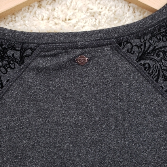𝅺calia Carrie Underwood women US Small grey caviar black raglan top Limited Ed - Picture 6 of 11